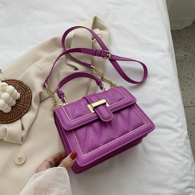 Stílusos női kézitáska csattal