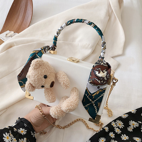 Kasdieninis moteriškas krepšys su dviem rankenomis ir 3D elementu