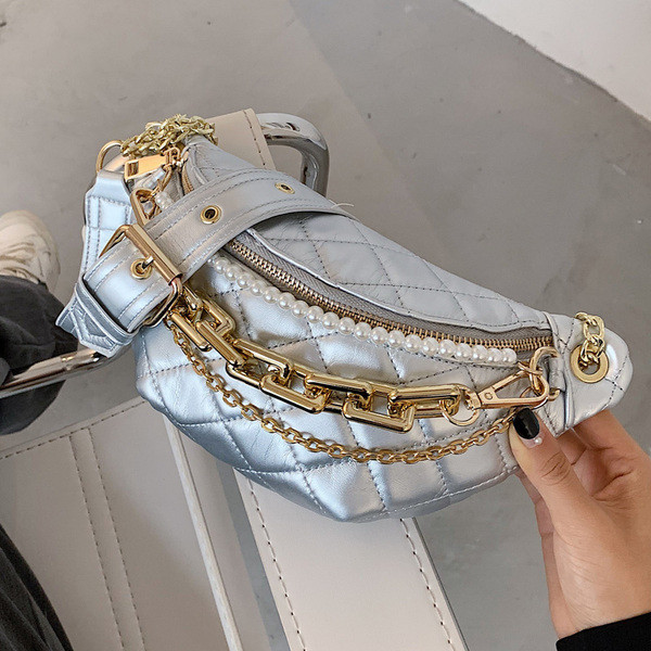 Stílusos női válltáska díszgyöngyökkel