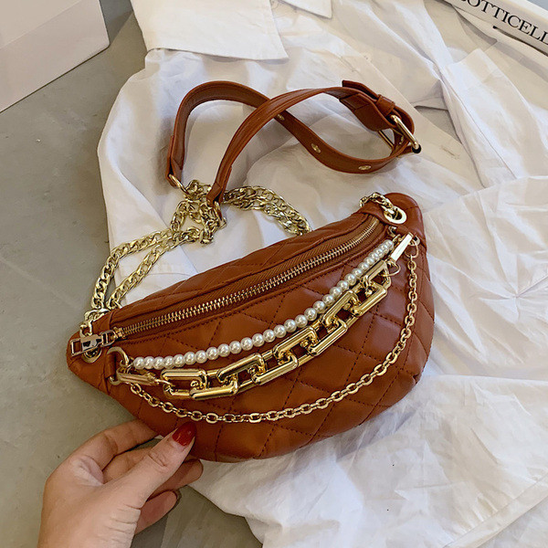 Stílusos női válltáska díszgyöngyökkel