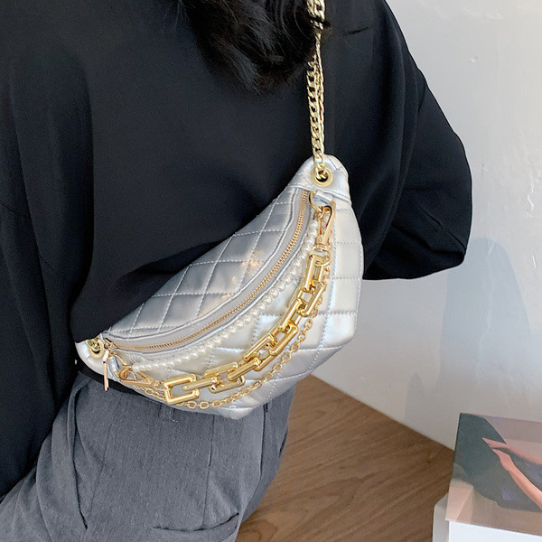 Stílusos női válltáska díszgyöngyökkel