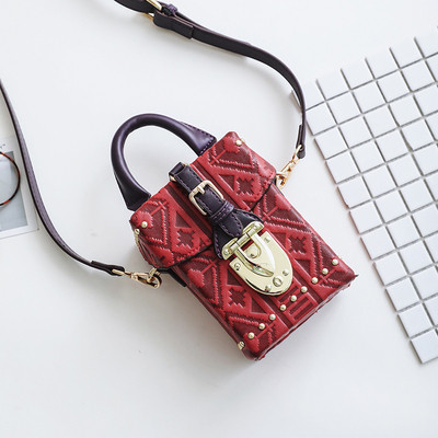 Modern női táska négyzet alakú