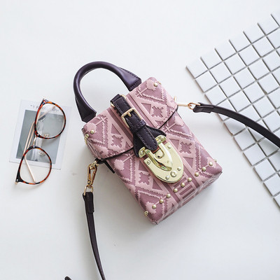 Modern női táska négyzet alakú