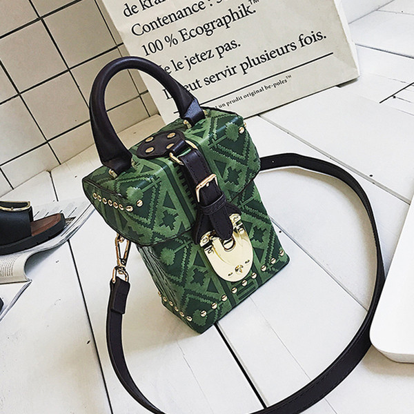 Modern női táska négyzet alakú