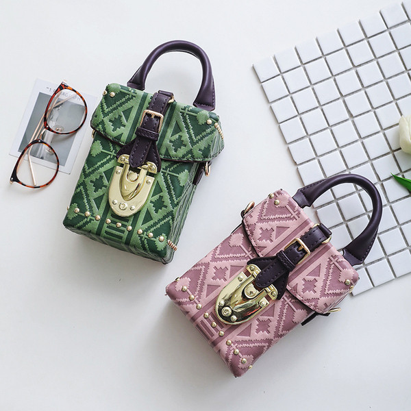 Modern női táska négyzet alakú