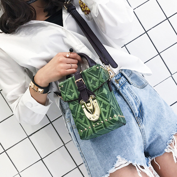 Modern női táska négyzet alakú