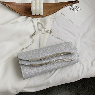 Elegáns női táska fém elemmel