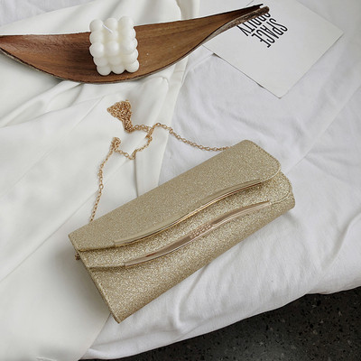 Elegáns női táska fém elemmel