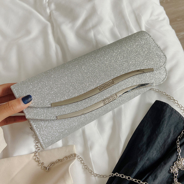 Elegáns női táska fém elemmel