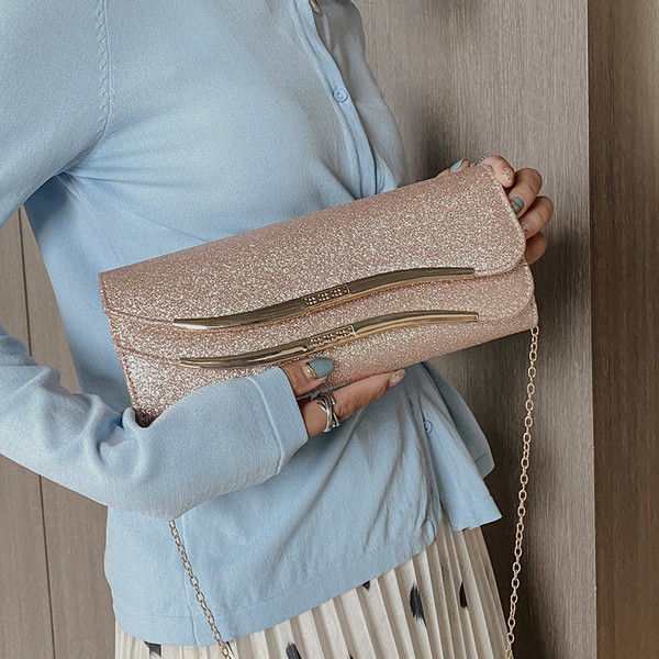 Elegáns női táska fém elemmel