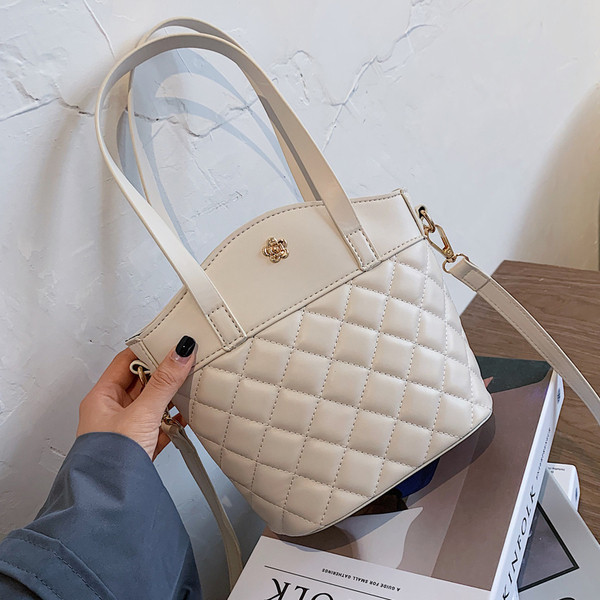 Igapäevane naiste käekoti tavaline mudel