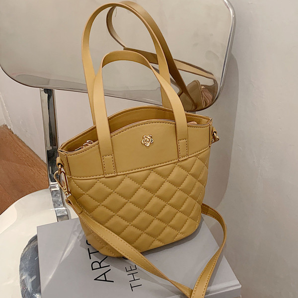 Igapäevane naiste käekoti tavaline mudel