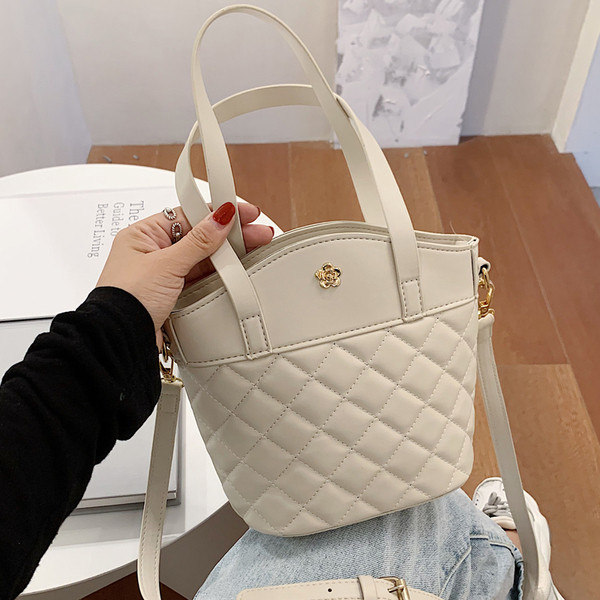 Igapäevane naiste käekoti tavaline mudel