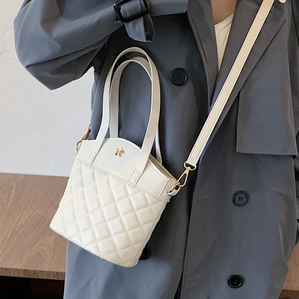 Igapäevane naiste käekoti tavaline mudel