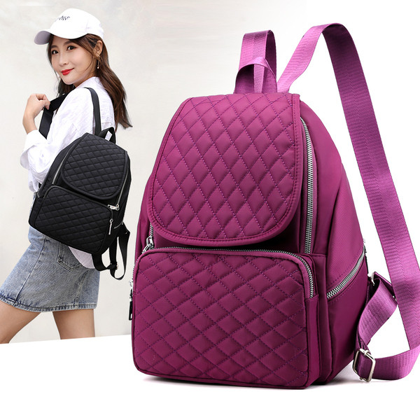 Korszerű női hátizsák elülső zsebbel