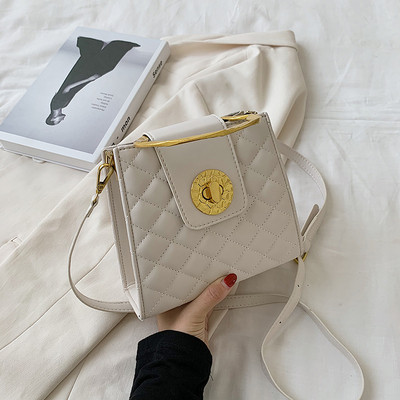 Eko bőrből készült stílusos női táska csattal