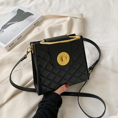 Eko bőrből készült stílusos női táska csattal