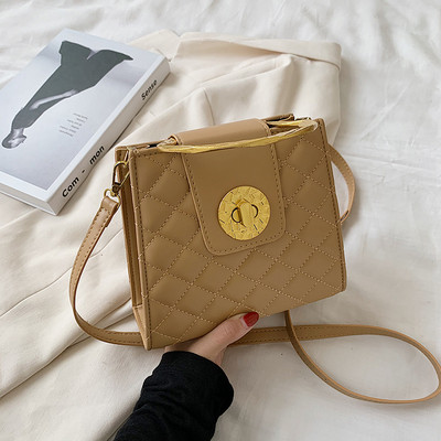 Eko bőrből készült stílusos női táska csattal