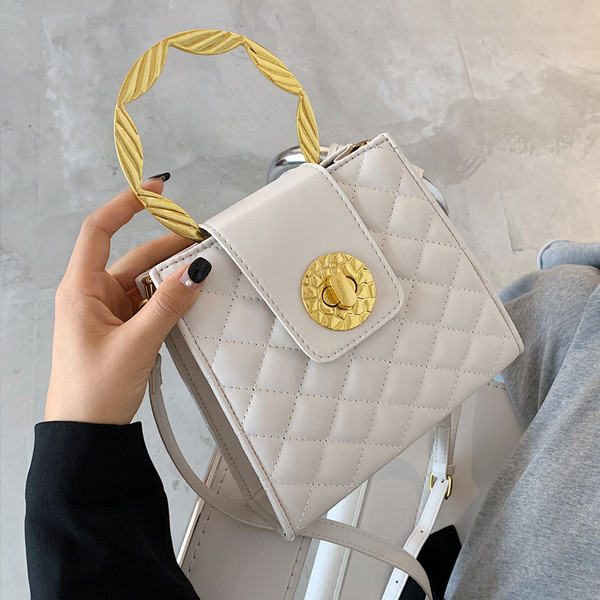 Eko bőrből készült stílusos női táska csattal