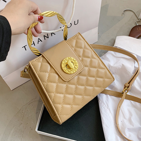 Eko bőrből készült stílusos női táska csattal