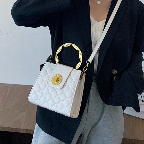 Eko bőrből készült stílusos női táska csattal