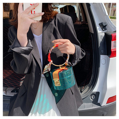 Γυναικεία τσάντα νέο μοντέλο με στρογγυλή λαβή