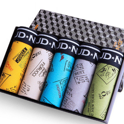 Viiest bokserist koosnev komplekt trükiga