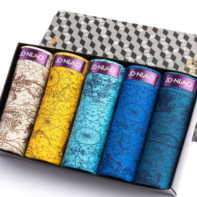 Viiest bokserist koosnev komplekt trükiga