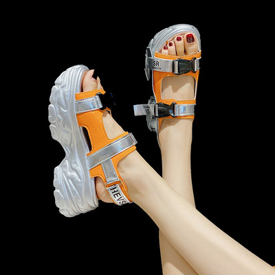 Γυναικεία casual σανδάλια με υψηλή τραχιά σόλα