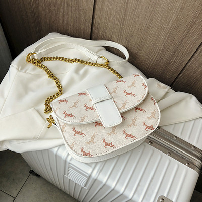 Γυναικεία casual τσάντα κλασικόμοντέλο με μεταλλική λαβή