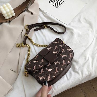 Γυναικεία casual τσάντα κλασικόμοντέλο με μεταλλική λαβή