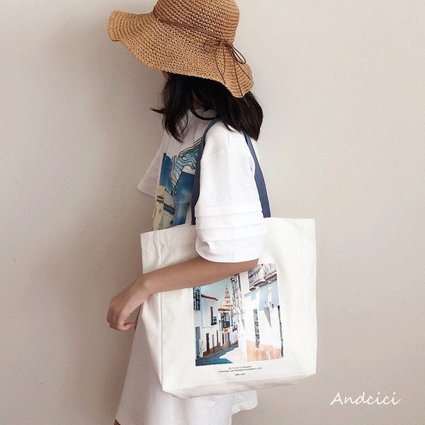 Γυναικεία υφασμάτινη τσάντα ώμου με έγχρωμη εκτύπωση