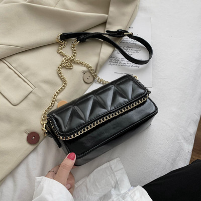 Modern női ökobőr táska fém fogantyúval