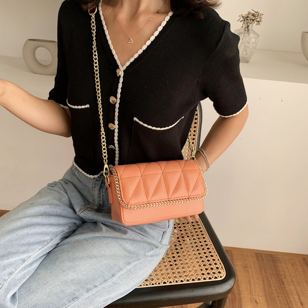 Modern női ökobőr táska fém fogantyúval