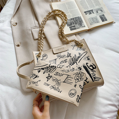 Καθημερινή τσάντα με επιγραφές