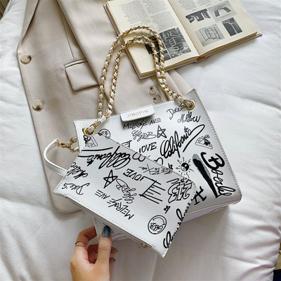 Καθημερινή τσάντα με επιγραφές