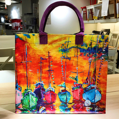 Vízálló színes táska, amely kétféle változatban használható strandra