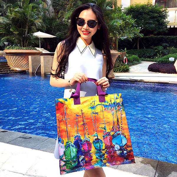 Vízálló színes táska, amely kétféle változatban használható strandra