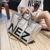 Női táska széles modell felirattal