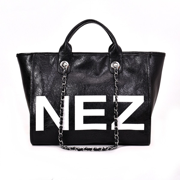 Női táska széles modell felirattal