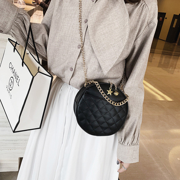 Női mindennapi kerek táska fém medállal