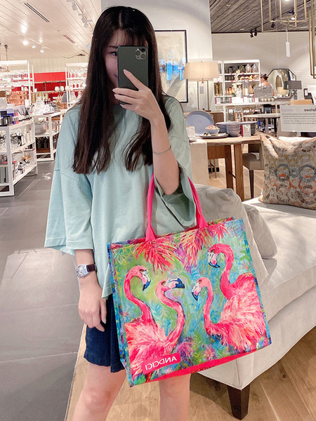 Vízálló női táska rövid füllel, színes flamingós mintával