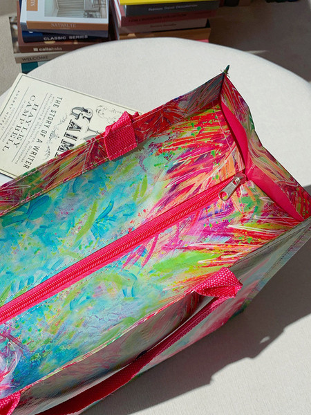 Vízálló női táska rövid füllel, színes flamingós mintával