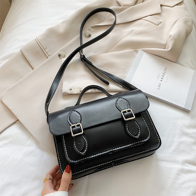 Modern női táska csatokkal és két füllel