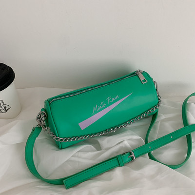 Moteriška kasdienė rankinė su užrašu ir ilga rankena