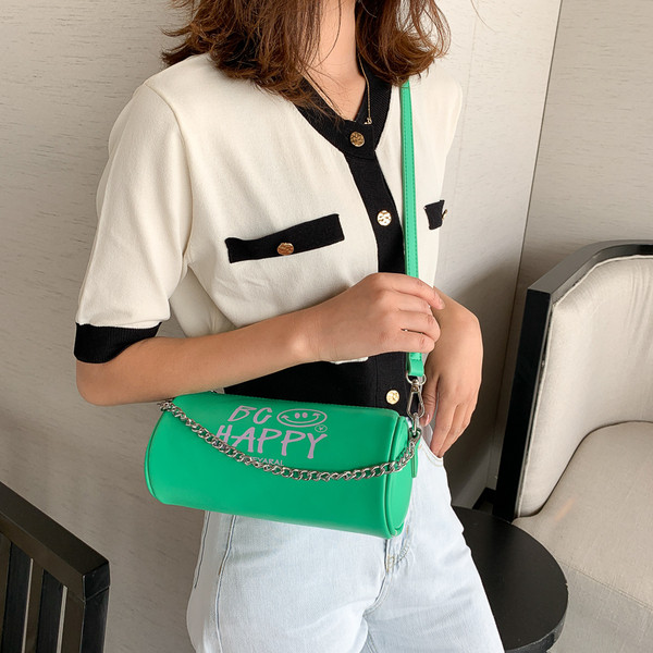 Moteriška kasdienė rankinė su užrašu ir ilga rankena