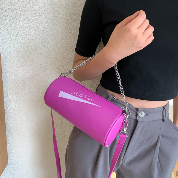 Moteriška kasdienė rankinė su užrašu ir ilga rankena