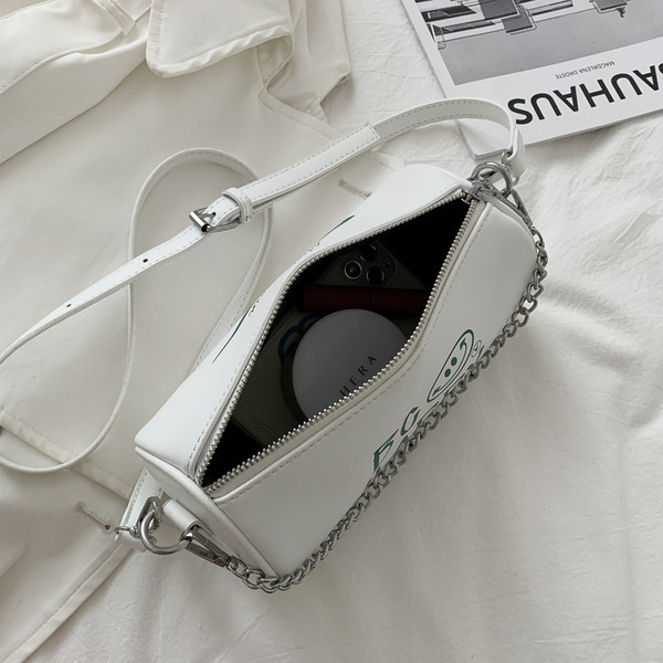 Moteriška kasdienė rankinė su užrašu ir ilga rankena