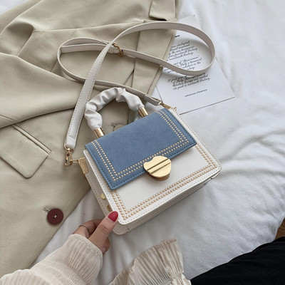 Stílusos kézitáska fém elemmel