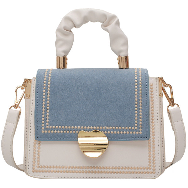 Stílusos kézitáska fém elemmel